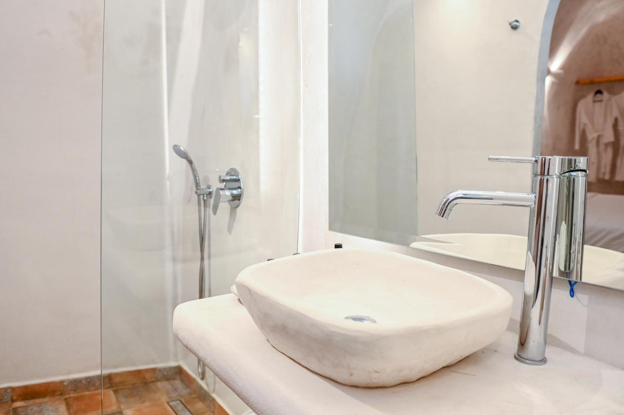White Curves Santorini Bed & Breakfast Akrotiri  Exterior photo