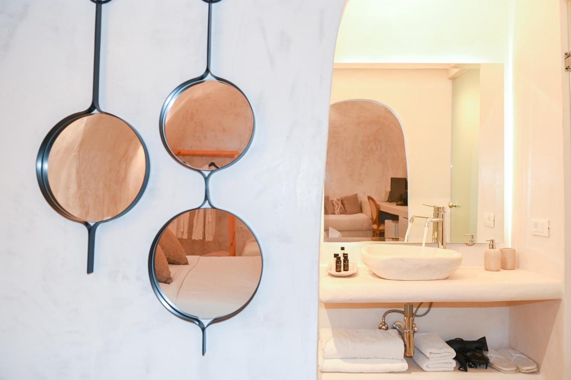 White Curves Santorini Bed & Breakfast Akrotiri  Exterior photo