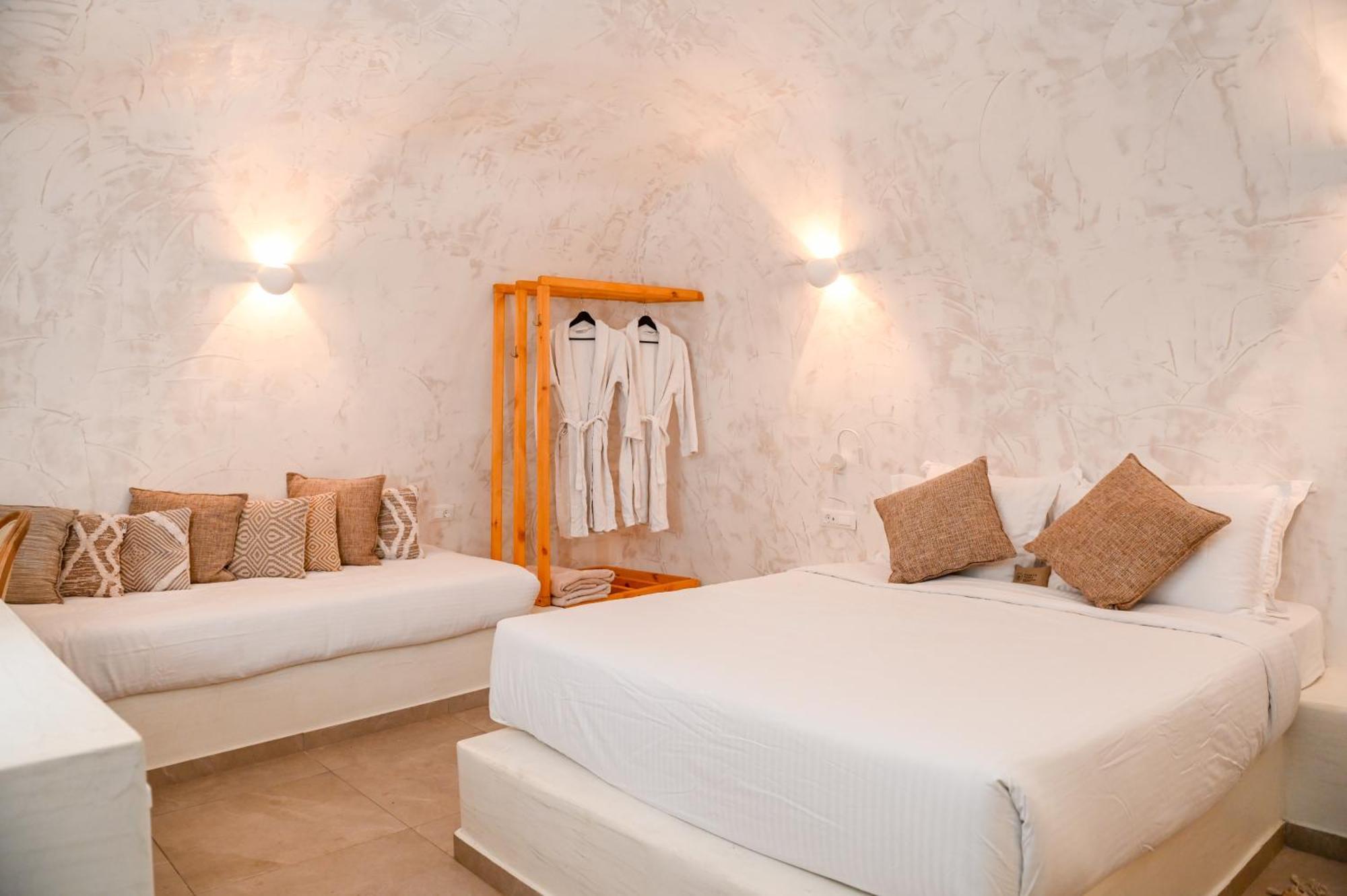 White Curves Santorini Bed & Breakfast Akrotiri  Exterior photo