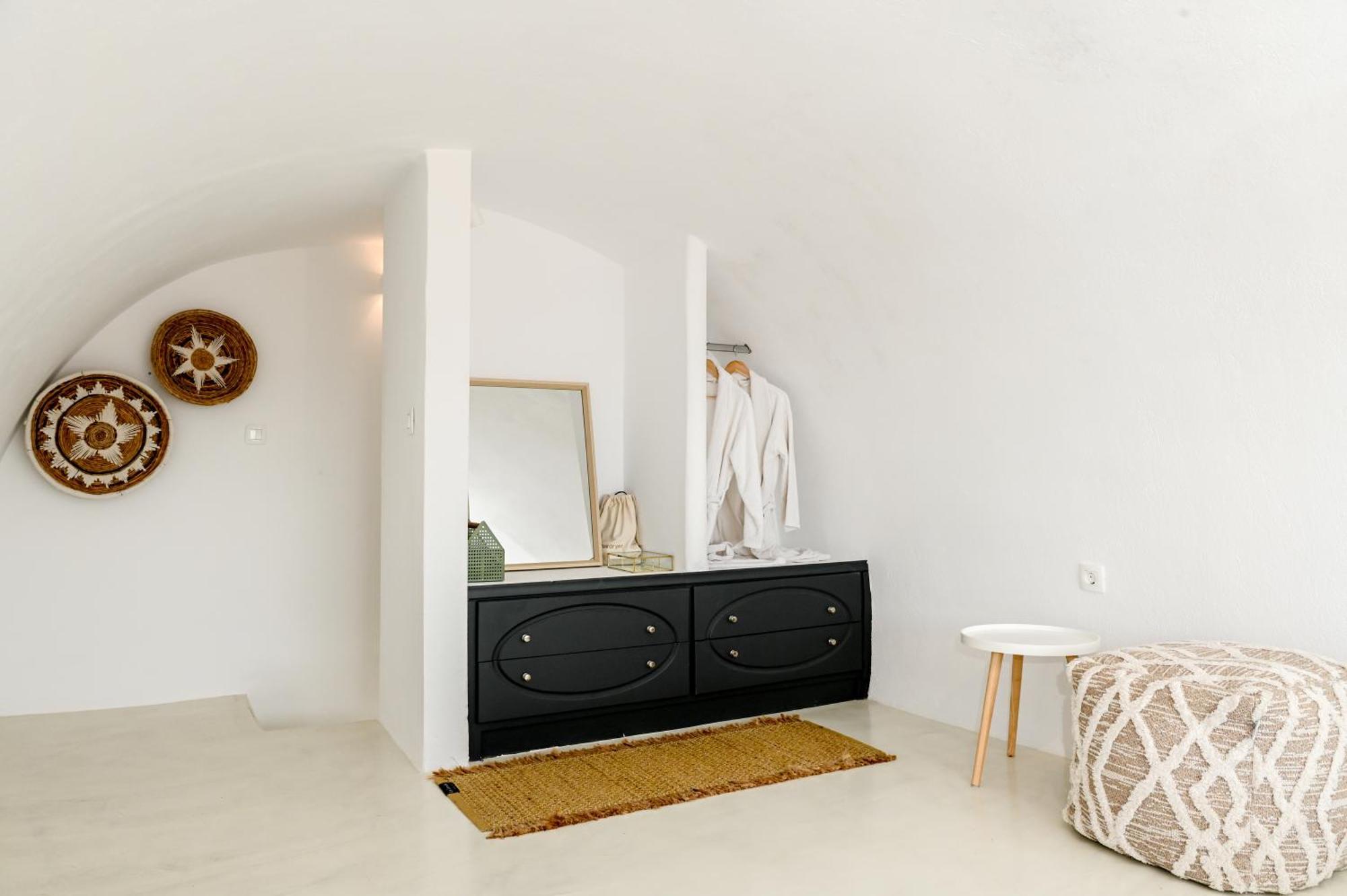 White Curves Santorini Bed & Breakfast Akrotiri  Exterior photo
